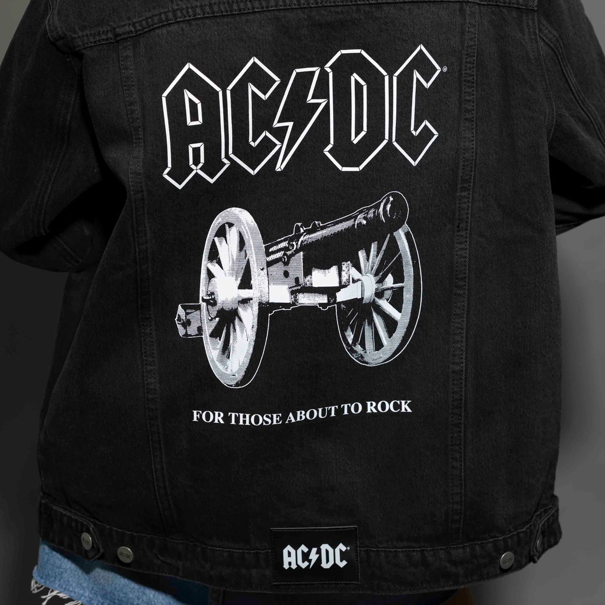 AC/DC - About To Rock - Black Wash Unisex Denim Jacket